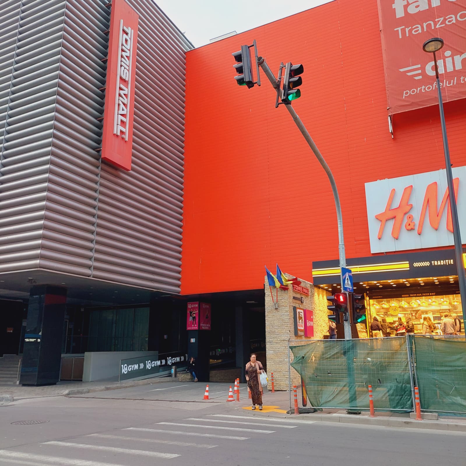 Intrarea în parcarea subterană Tomis Mall